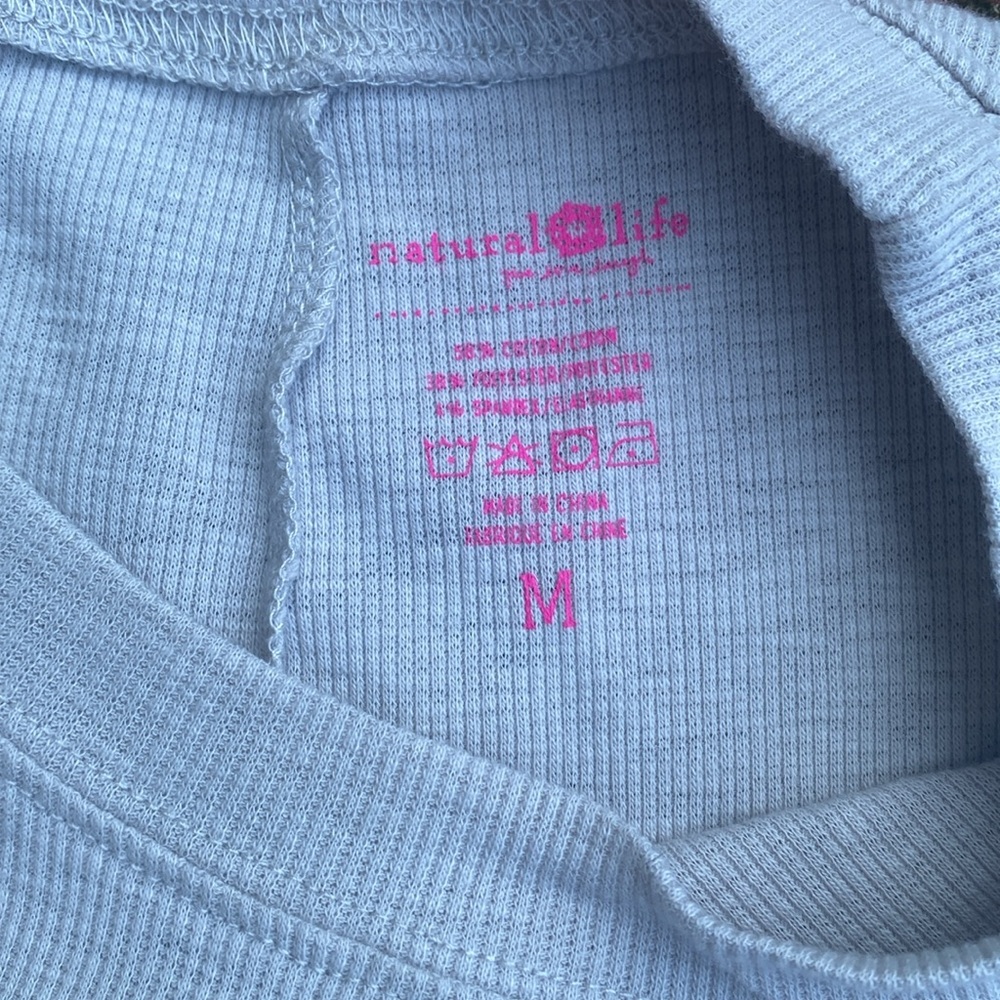 NATURAL LIFE Be Kind To Everyone baby tee - Picture 2 of 2